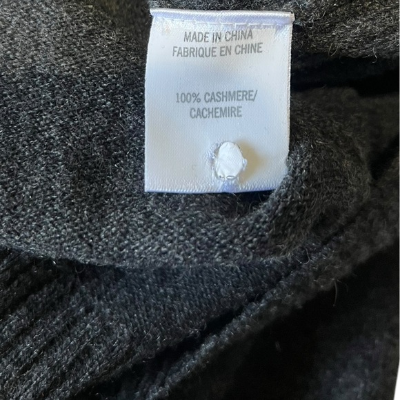 THEORY Gray  Mini Sesi Cashmere Skirt with Side Pockets in Sz Small - Picture 4 of 8